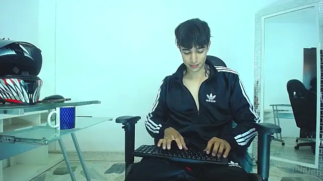 Snapshot of Zacktk7 chatting on December 24, 9:11 pm Zacktk7 online show from December 24, 9:11 pm