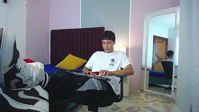 Snapshot of Zacktk7 chatting on January 2, 3:40 pm Zacktk7 online show from January 2, 3:40 pm