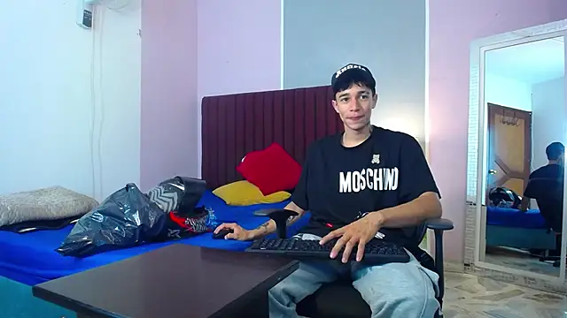 Snapshot of Zacktk7 chatting on January 4, 5:05 am Zacktk7 online show from January 4, 5:05 am