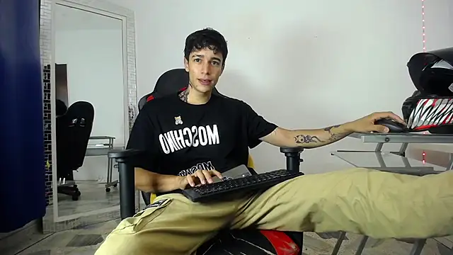 Snapshot of Zacktk7 chatting on January 13, 7:42 pm Zacktk7 online show from January 13, 7:42 pm