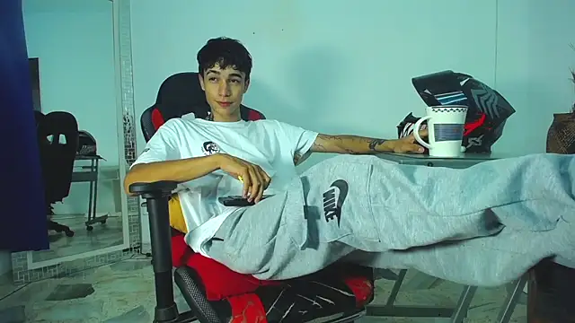 Snapshot of Zacktk7 chatting on January 14, 8:04 pm Zacktk7 online show from January 14, 8:04 pm