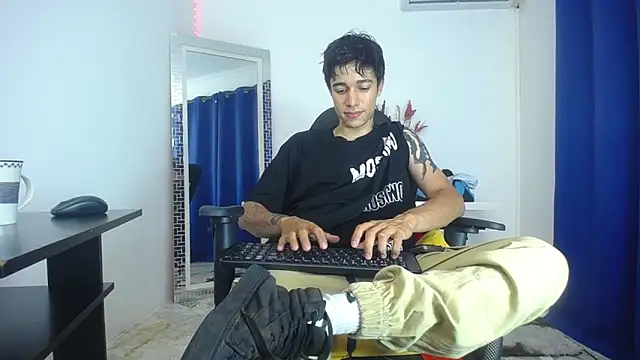 Snapshot of Zacktk7 chatting on January 31, 8:43 pm Zacktk7 online show from January 31, 8:43 pm