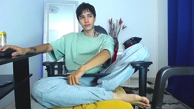 Snapshot of Zacktk7 chatting on February 3, 10:43 pm Zacktk7 online show from February 3, 10:43 pm