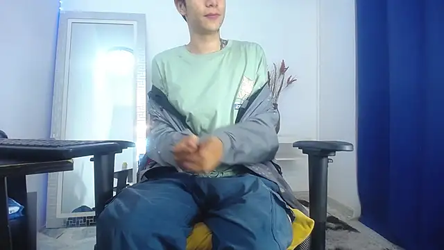 Snapshot of Zacktk7 chatting on February 7, 9:15 pm Zacktk7 online show from February 7, 9:15 pm