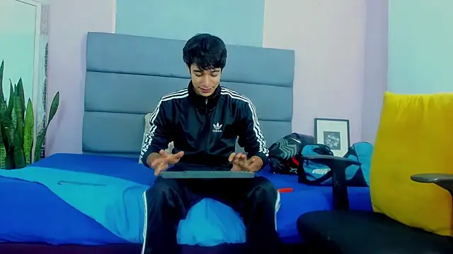 Snapshot of Zacktk7 chatting on February 8, 2:38 pm Zacktk7 online show from February 8, 2:38 pm