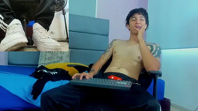 Snapshot of Zacktk7 chatting on February 8, 5:39 pm Zacktk7 online show from February 8, 5:39 pm