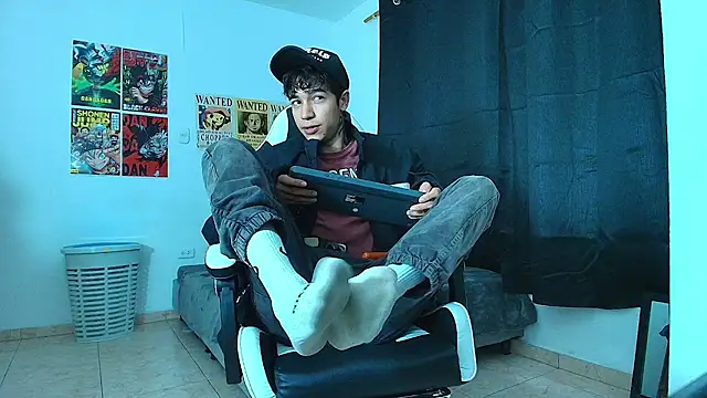 Snapshot of Zacktk7 chatting on February 13, 8:03 pm Zacktk7 online show from February 13, 8:03 pm