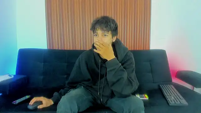 Snapshot of Zacktk7 chatting on February 17, 9:08 pm Zacktk7 online show from February 17, 9:08 pm