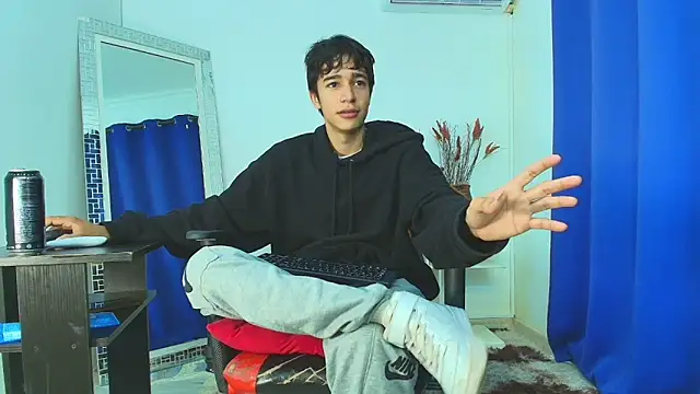 Snapshot of Zacktk7 chatting on February 18, 8:14 pm Zacktk7 online show from February 18, 8:14 pm