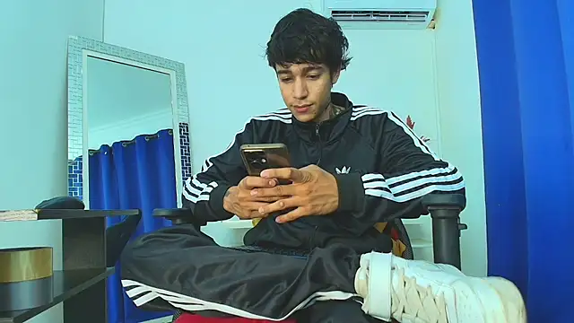 Snapshot of Zacktk7 chatting on February 19, 8:31 pm Zacktk7 online show from February 19, 8:31 pm