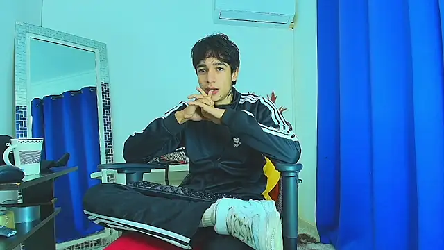 Snapshot of Zacktk7 chatting on February 19, 11:36 pm Zacktk7 online show from February 19, 11:36 pm