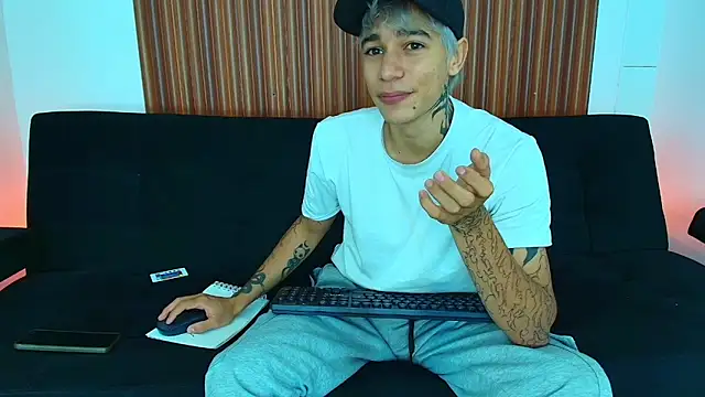 Snapshot of Zacktk7 chatting on February 25, 11:00 pm Zacktk7 online show from February 25, 11:00 pm