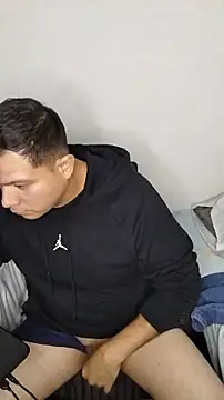 Snapshot of miketripi420 chatting on February 1, 5:39 am miketripi420 online show from February 1, 5:39 am