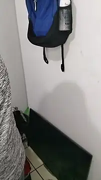 Snapshot of miketripi420 chatting on February 19, 3:24 am miketripi420 online show from February 19, 3:24 am