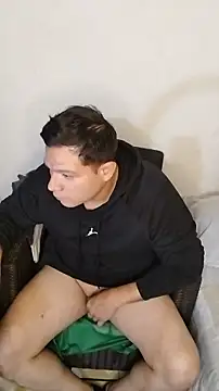 Snapshot of miketripi420 chatting on February 25, 12:20 am miketripi420 online show from February 25, 12:20 am