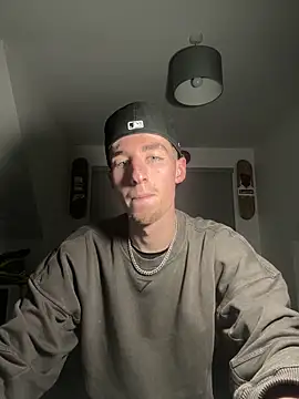 Snapshot of MikesWood21 chatting on December 2, 11:07 pm MikesWood21 online show from December 2, 11:07 pm