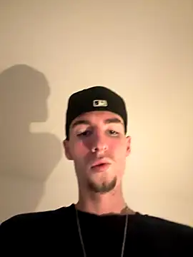 Snapshot of MikesWood21 chatting on October 19, 11:16 pm MikesWood21 online show from October 19, 11:16 pm