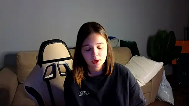 Snapshot of Leela_sun chatting on February 21, 6:48 pm Leela sun online show from February 21, 6:48 pm