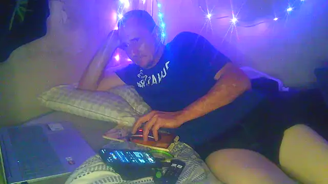 Snapshot of George48 chatting on December 22, 5:37 am George48 online show from December 22, 5:37 am
