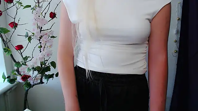 Snapshot of Queen_ofLove chatting on June 21, 7:55 am Queen ofLove online show from June 21, 7:55 am