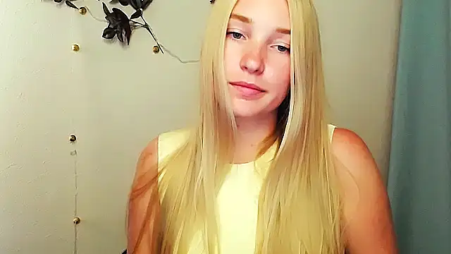 Snapshot of Queen_ofLove chatting on June 23, 4:16 pm Queen ofLove online show from June 23, 4:16 pm