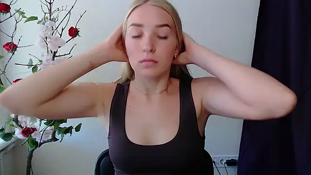 Snapshot of Queen_ofLove chatting on June 25, 7:13 am Queen ofLove online show from June 25, 7:13 am