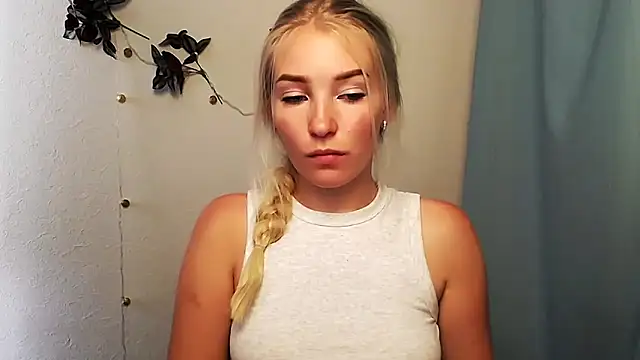 Snapshot of Queen_ofLove chatting on June 29, 12:49 pm Queen ofLove online show from June 29, 12:49 pm
