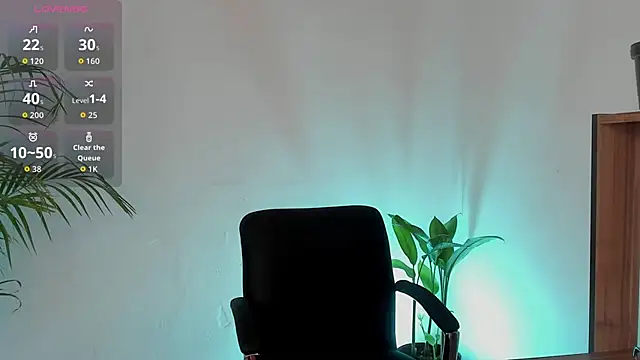 Snapshot of CherryyBrrr1 chatting on December 14, 3:06 pm CherryyBrrr1 online show from December 14, 3:06 pm