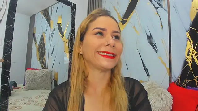 Snapshot of sophiee_evanss_ chatting on December 9, 9:28 am sophiee evanss online show from December 9, 9:28 am