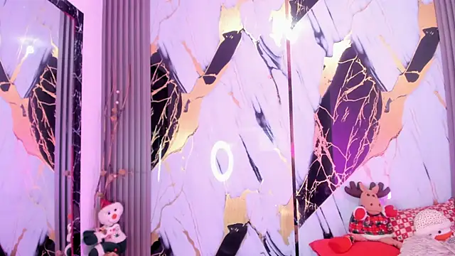 Snapshot of sophiee_evanss_ chatting on December 18, 12:40 pm sophiee evanss online show from December 18, 12:40 pm