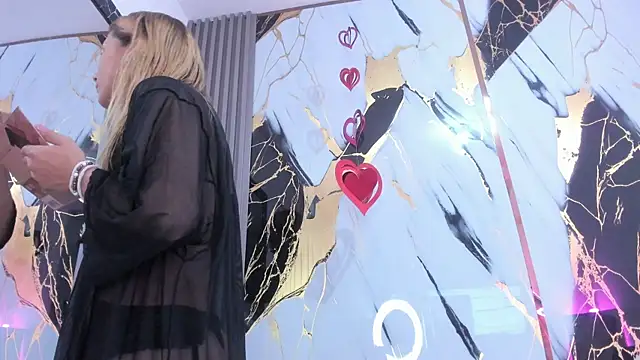 Snapshot of sophiee_evanss_ chatting on February 1, 3:39 pm sophiee evanss online show from February 1, 3:39 pm