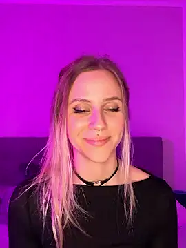 lunawolf21 online show from December 3, 7:11 pm