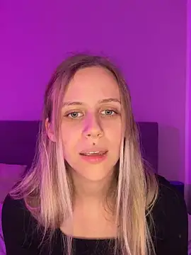 lunawolf21 online show from December 8, 7:11 pm