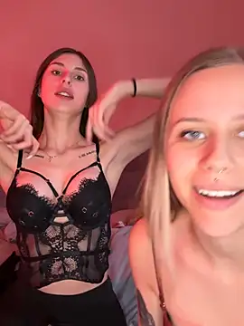 lunawolf21 online show from December 19, 7:51 am