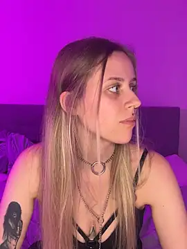 lunawolf21 online show from January 9, 7:50 pm