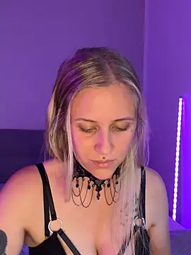 lunawolf21 online show from September 27, 8:52 am