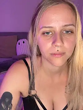 lunawolf21 online show from October 5, 9:07 am