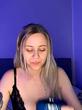 lunawolf21 online show from December 19, 7:26 am