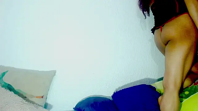 Snapshot of alexandrasexy32 chatting on February 18, 1:21 am alexandrasexy32 online show from February 18, 1:21 am