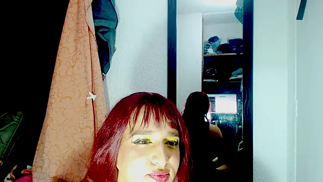 Snapshot of alexandrasexy32 chatting on February 18, 7:32 am alexandrasexy32 online show from February 18, 7:32 am