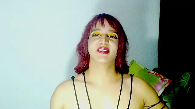 Snapshot of alexandrasexy32 chatting on February 20, 3:23 am alexandrasexy32 online show from February 20, 3:23 am