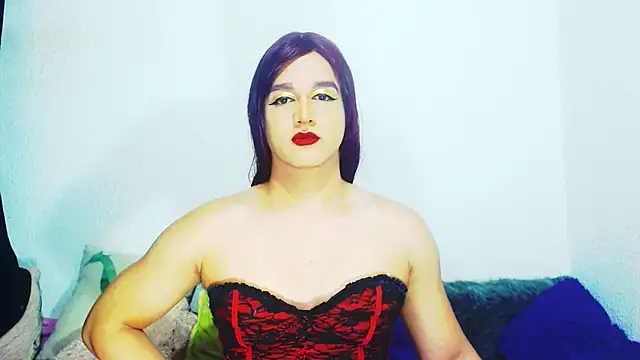 Snapshot of alexandrasexy32 chatting on April 8, 3:06 am alexandrasexy32 online show from April 8, 3:06 am