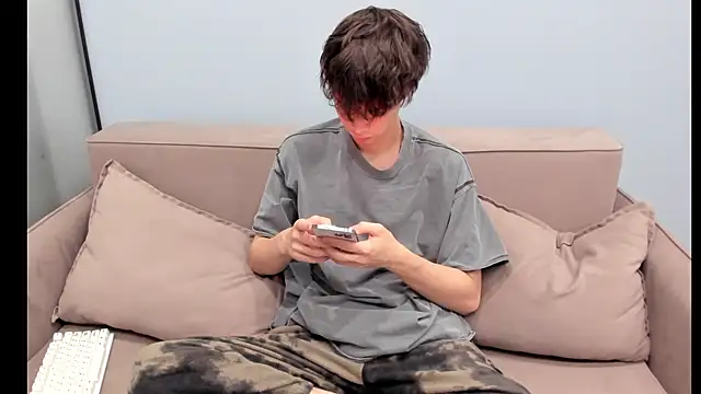 Snapshot of Im_Shine_Guy chatting on October 23, 2:11 am Im Shine Guy online show from October 23, 2:11 am