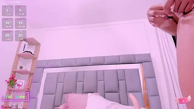 Snapshot of vivianne_scott chatting on March 7, 12:01 pm vivianne scott online show from March 7, 12:01 pm