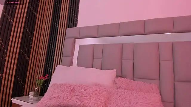 Snapshot of vivianne_scott chatting on October 16, 12:39 pm vivianne scott online show from October 16, 12:39 pm