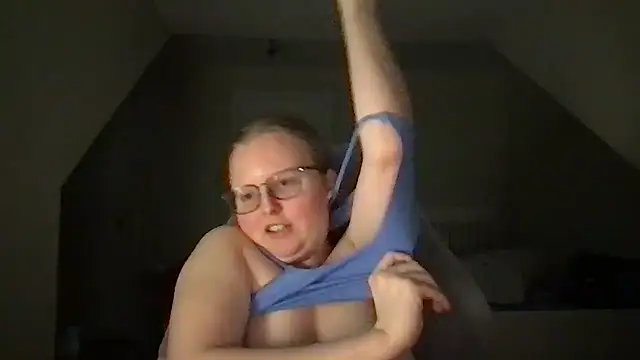 lexie lilacs online show from January 31, 3:41 am