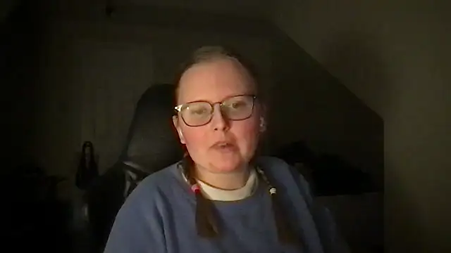 lexie lilacs online show from February 17, 4:31 am