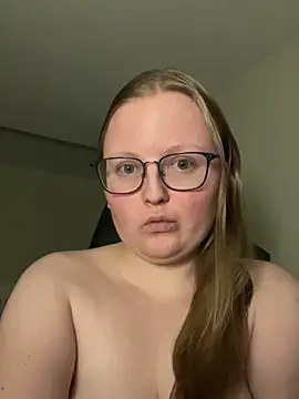 lexie lilacs online show from February 28, 12:43 am