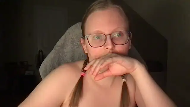 lexie lilacs online show from February 28, 3:48 am