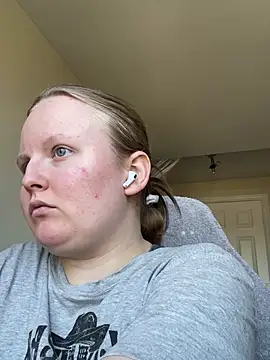 lexie lilacs online show from March 21, 8:50 pm